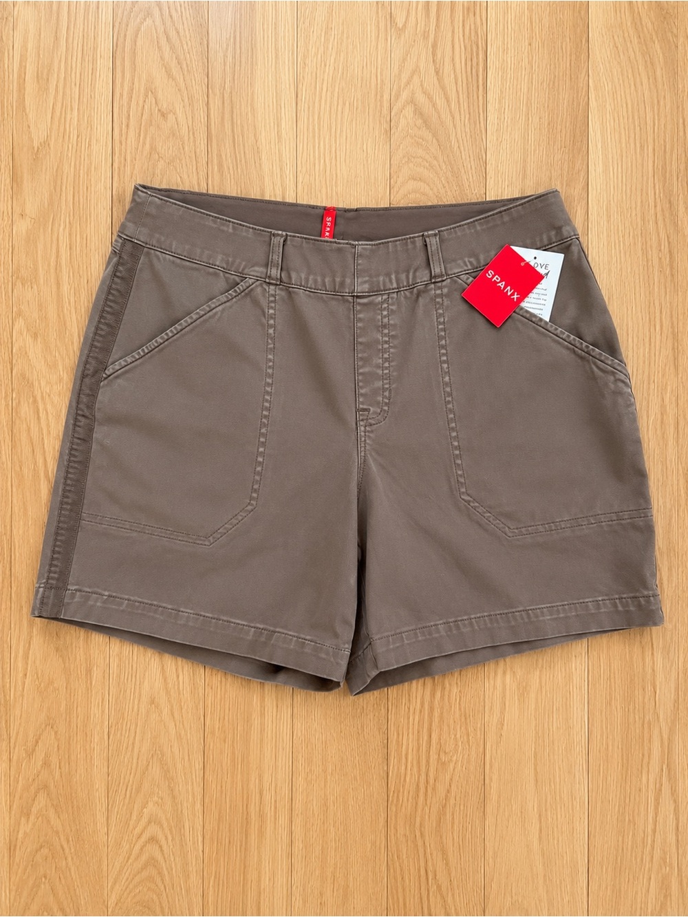 NWT SPANX Stretch Twill 6” Shorts - Smoky Taupe - Large Pull-On Shaping Comfort